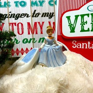 Disney Princess Cinderella & Her Glass Slipper Salt & Pepper Shakers Cinderella